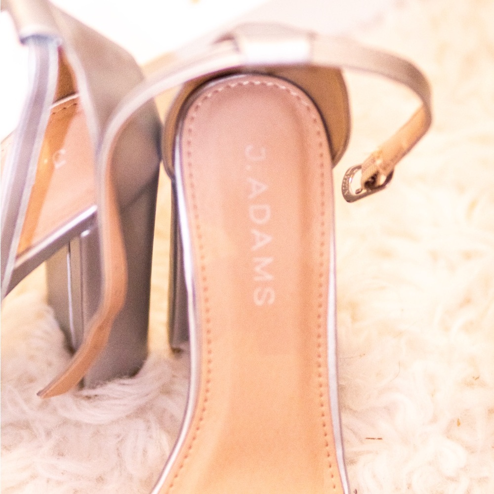 Silver Heels - Picture 2 of 3